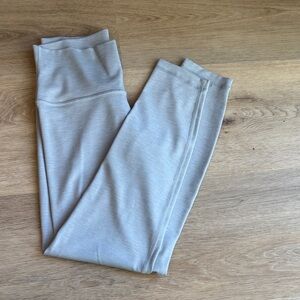 Aritzia butter cheeky infinite high rise in color grey. Size 6. Like new.